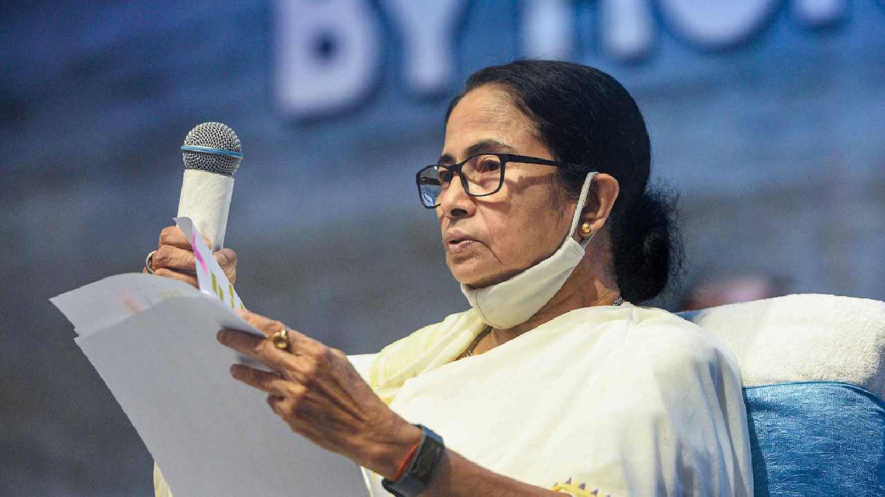 Mamata Banerjee: కేంద్ర నిధుల కోసం ప్రధానికి మమత లేఖ Mamata Banerjee: కేంద్ర నిధుల కోసం ప్రధానికి మమత లేఖ