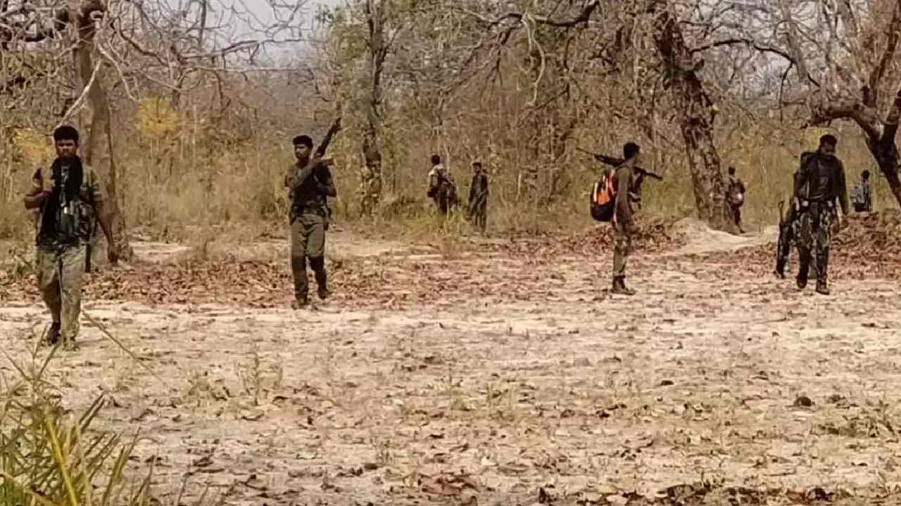 Chhattisgarh encounter: కాల్పులతో దద్దరిల్లిన అటవీ ప్రాంతం.. 31 మంది మావోయిస్టులు మృతి Chhattisgarh encounter: కాల్పులతో దద్దరిల్లిన అటవీ ప్రాంతం.. 31 మంది మావోయిస్టులు మృతి