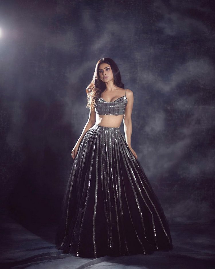 Mouni Roy5