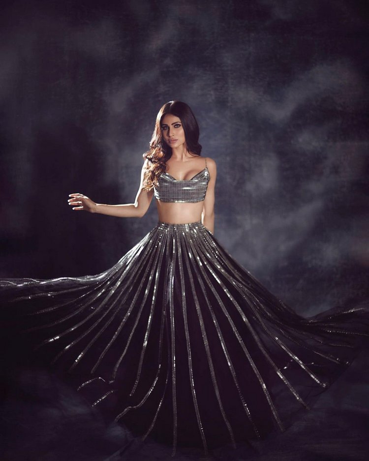 Mouni Roy6