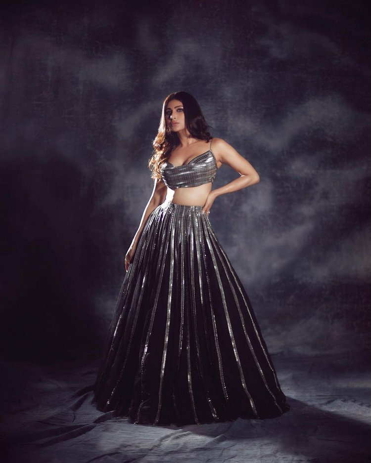 Mouni Roy7