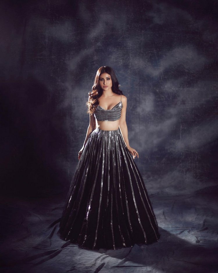 Mouni Roy8
