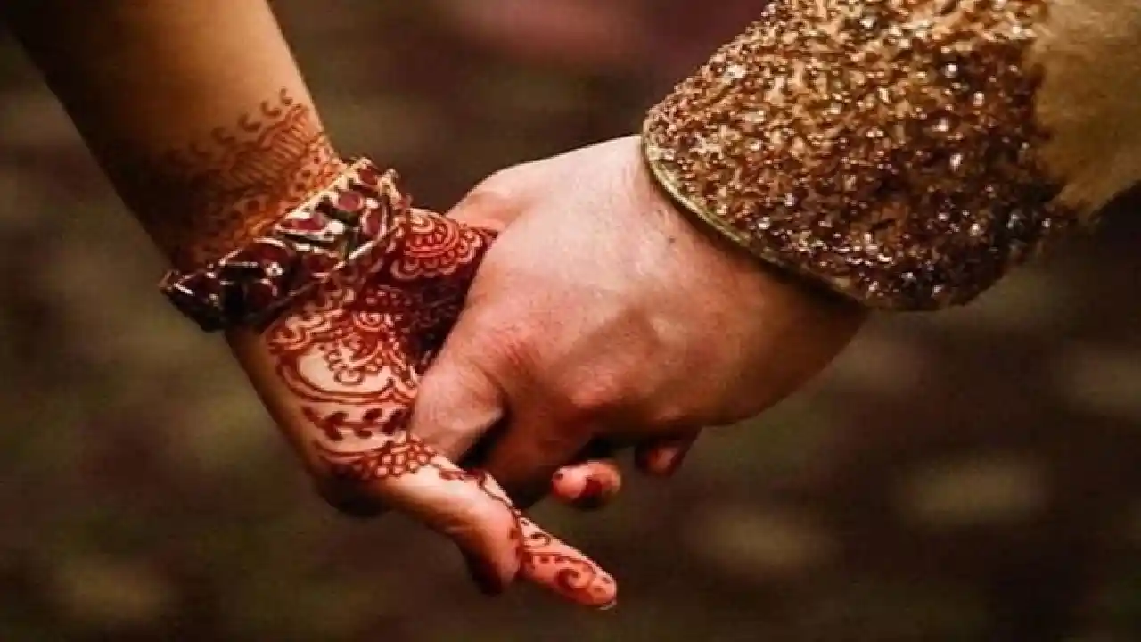 Rajasthan : కొత్త మోసం-పెళ్లైన 15 రోజులకు అత్తింటి సొమ్ముతో పరారైన నూతన వధువులు Rajasthan : కొత్త మోసం-పెళ్లైన 15 రోజులకు అత్తింటి సొమ్ముతో పరారైన నూతన వధువులు