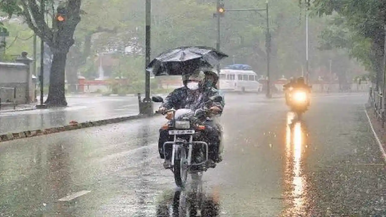 Telangana Rains : తెలంగాణాలో రాగల మూడు రోజులు వర్షాలు Telangana Rains : తెలంగాణాలో రాగల మూడు రోజులు వర్షాలు