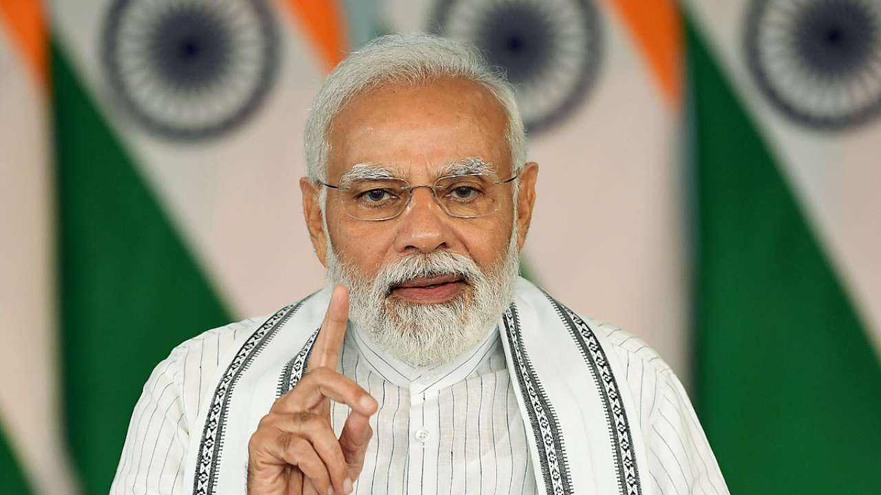 PM Modi: పెట్రో ధరల తగ్గింపుపై మోదీ ట్వీట్ PM Modi: పెట్రో ధరల తగ్గింపుపై మోదీ ట్వీట్