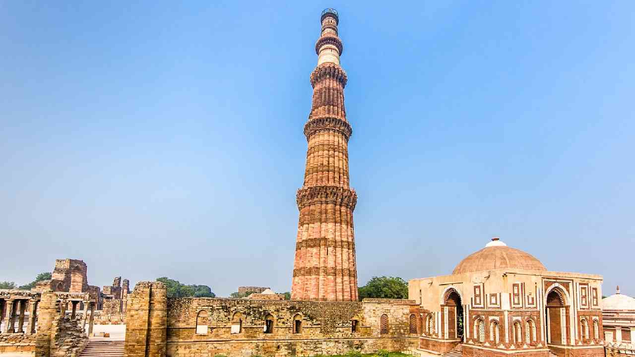 Qutub Minar Row: కుతుబ్ మినార్ను దేవాలయంగా మార్చలేం: పురాతత్వ శాఖ Qutub Minar Row: కుతుబ్ మినార్ను దేవాలయంగా మార్చలేం: పురాతత్వ శాఖ