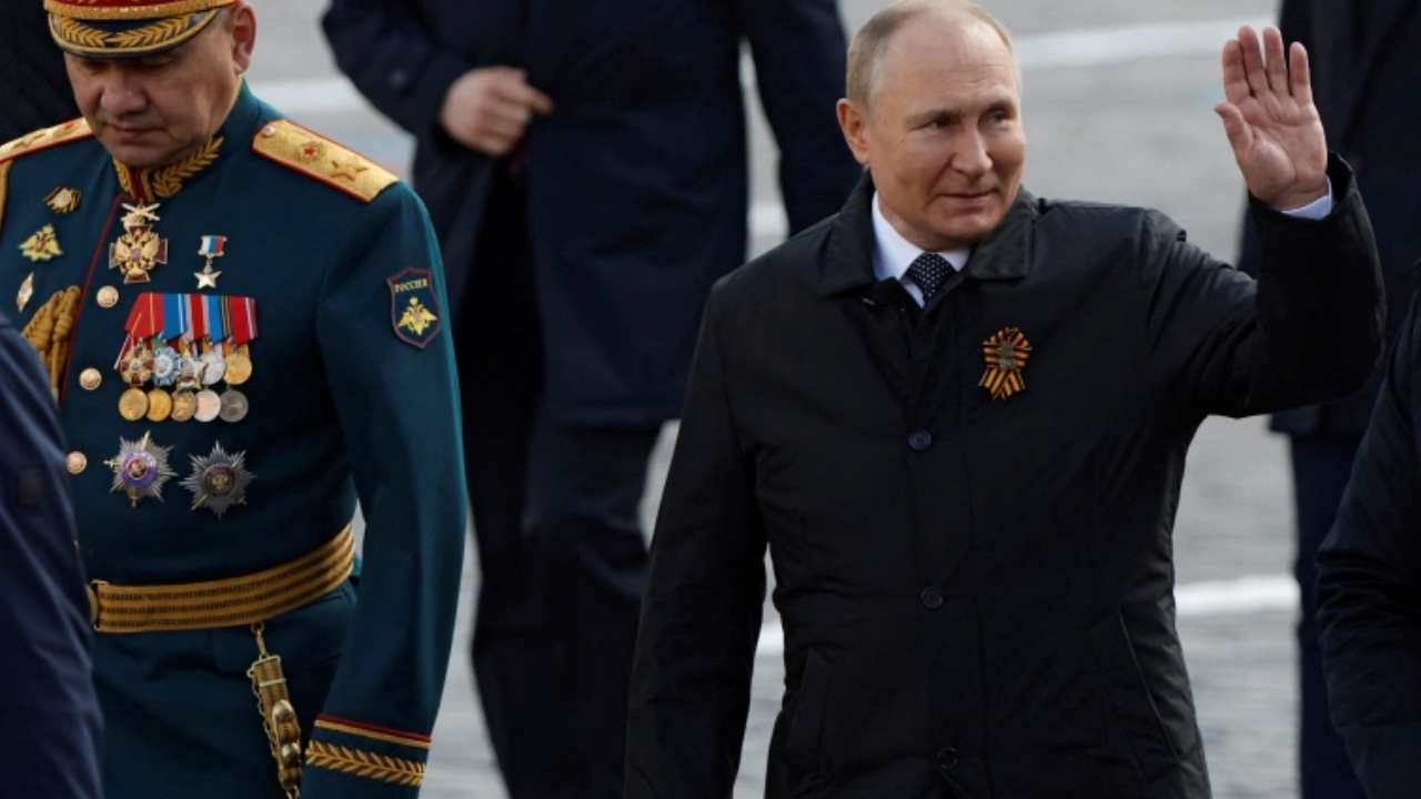 Russia vs ukraine war: యుక్రెయిన్లో రష్యా సైన్యం దాడులు ఎందుకు.. ఎప్పటి వరకు చేస్తుందో స్పష్టం చేసిన పుతిన్ Russia vs ukraine war: యుక్రెయిన్లో రష్యా సైన్యం దాడులు ఎందుకు.. ఎప్పటి వరకు చేస్తుందో స్పష్టం చేసిన పుతిన్