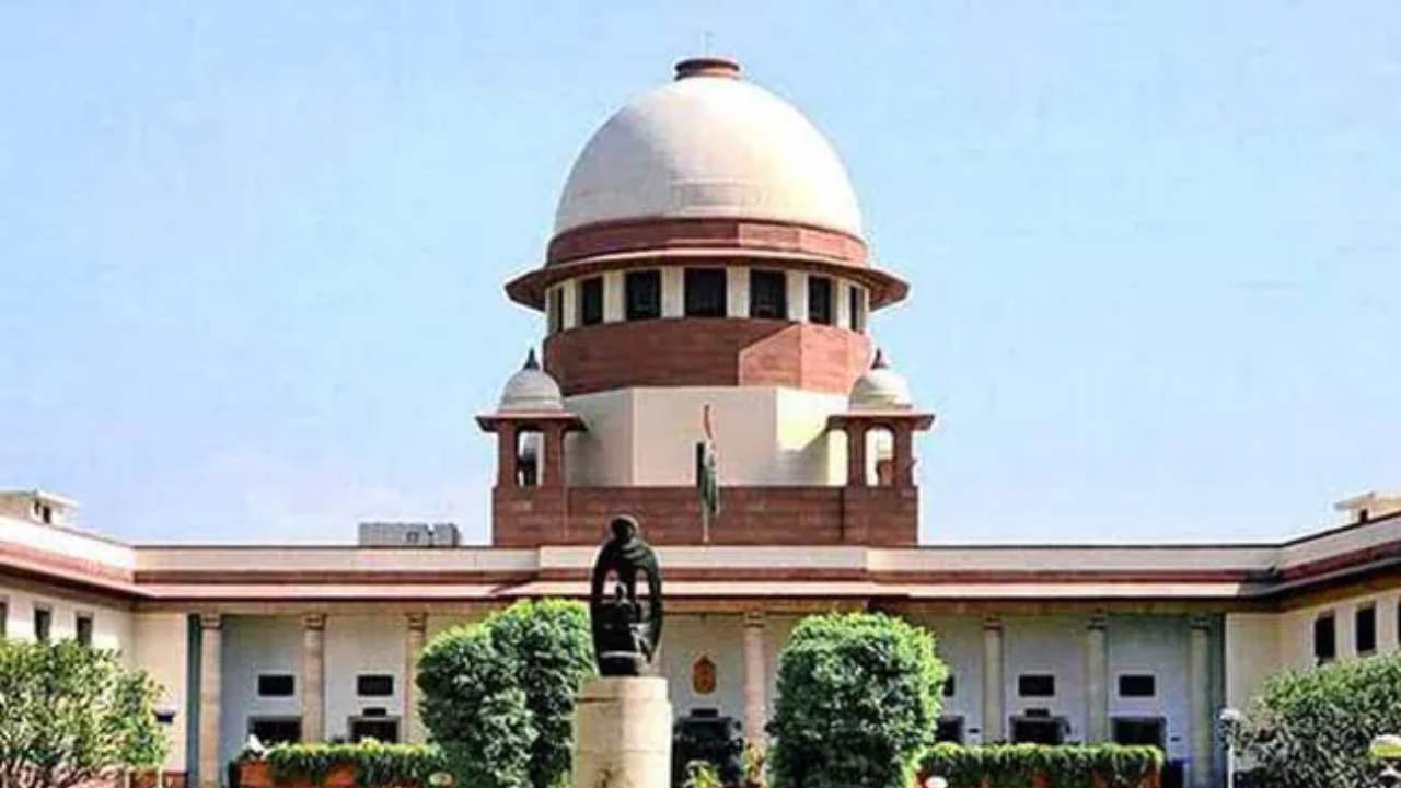 Sedition Hearing : దేశద్రోహ చట్టం అమలుపై సుప్రీంకోర్టు మధ్యంతర ఉత్తర్వులు.. Sedition Hearing : దేశద్రోహ చట్టం అమలుపై సుప్రీంకోర్టు మధ్యంతర ఉత్తర్వులు..
