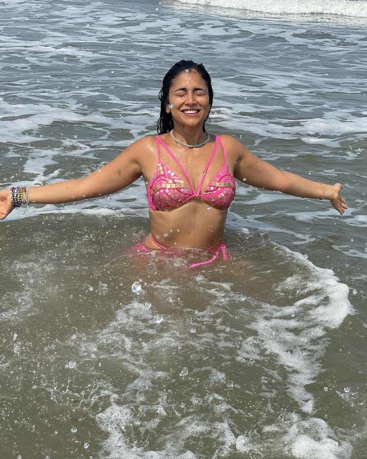 Shriya Saran Sizzling At Sea Shore With Daughter010