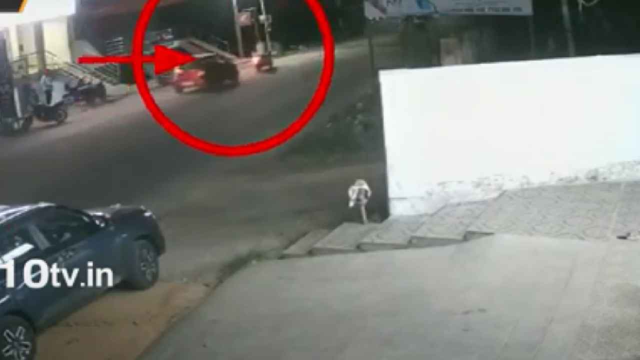 Son MurderAttempt On Father : దారుణం.. ఆస్తి కోసం కన్నతండ్రినే చంపాలని చూసిన కొడుకు, సీసీ కెమెరాలో షాకింగ్ విజువల్స్ Son MurderAttempt On Father : దారుణం.. ఆస్తి కోసం కన్నతండ్రినే చంపాలని చూసిన కొడుకు, సీసీ కెమెరాలో షాకింగ్ విజువల్స్