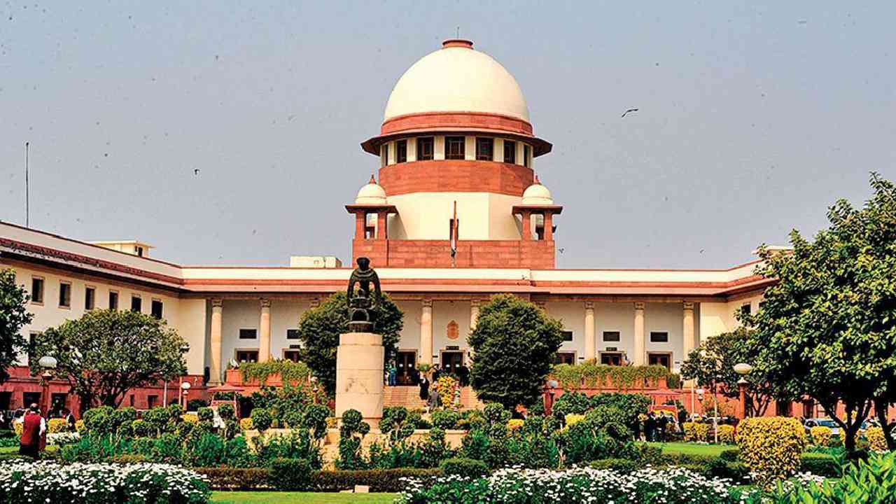 Supreme Court: రేపిస్టుకు 30 ఏళ్ల జైలు శిక్ష.. మరణ శిక్ష రద్దు Supreme Court: రేపిస్టుకు 30 ఏళ్ల జైలు శిక్ష.. మరణ శిక్ష రద్దు