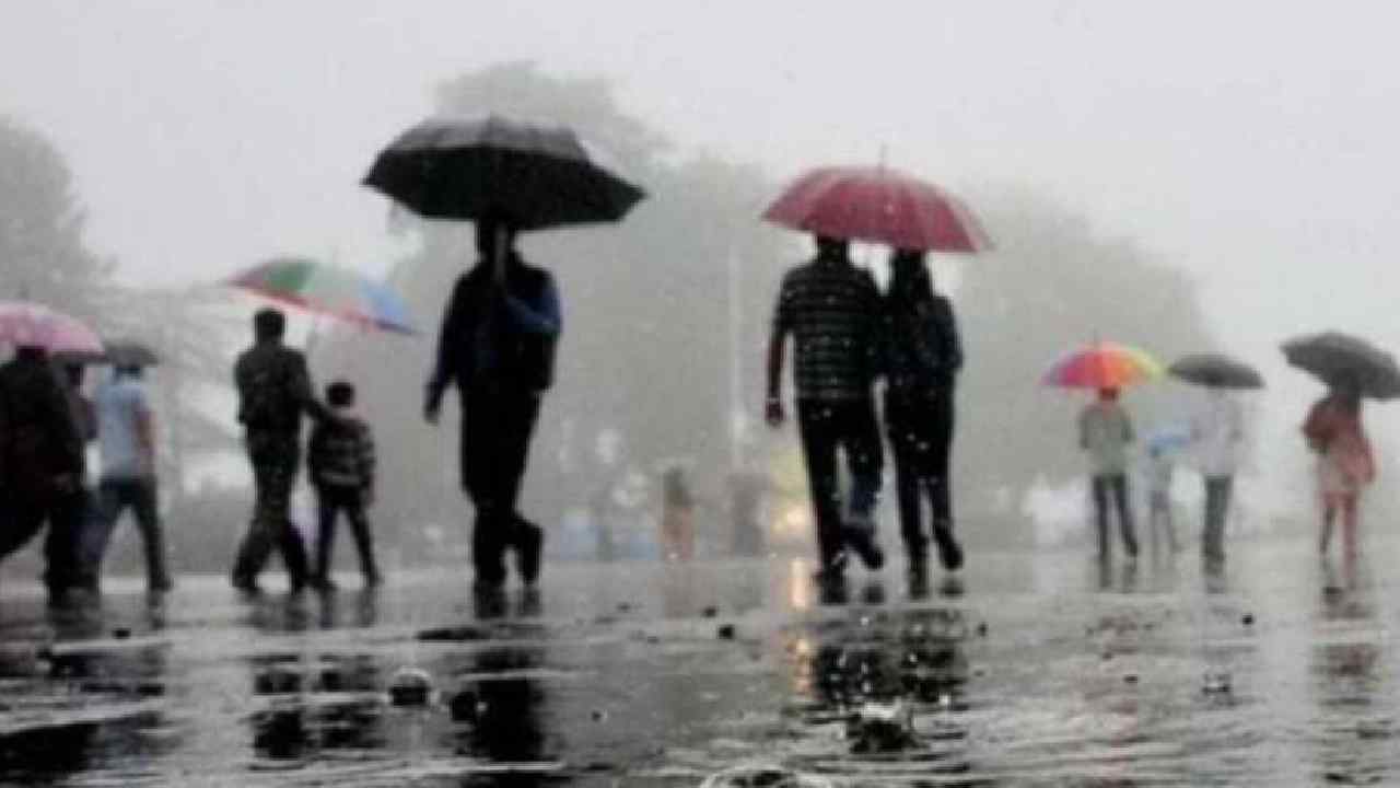 Telangana Rains: తెలంగాణలో మూడ్రోజుల్లో వర్షాలు Telangana Rains: తెలంగాణలో మూడ్రోజుల్లో వర్షాలు