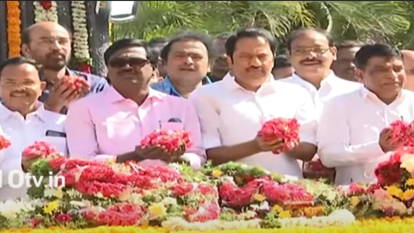 Trs Tributes To Ntr For Ntr Satha Jayanthi Celebrations In Ntr Ghat Hyderabad