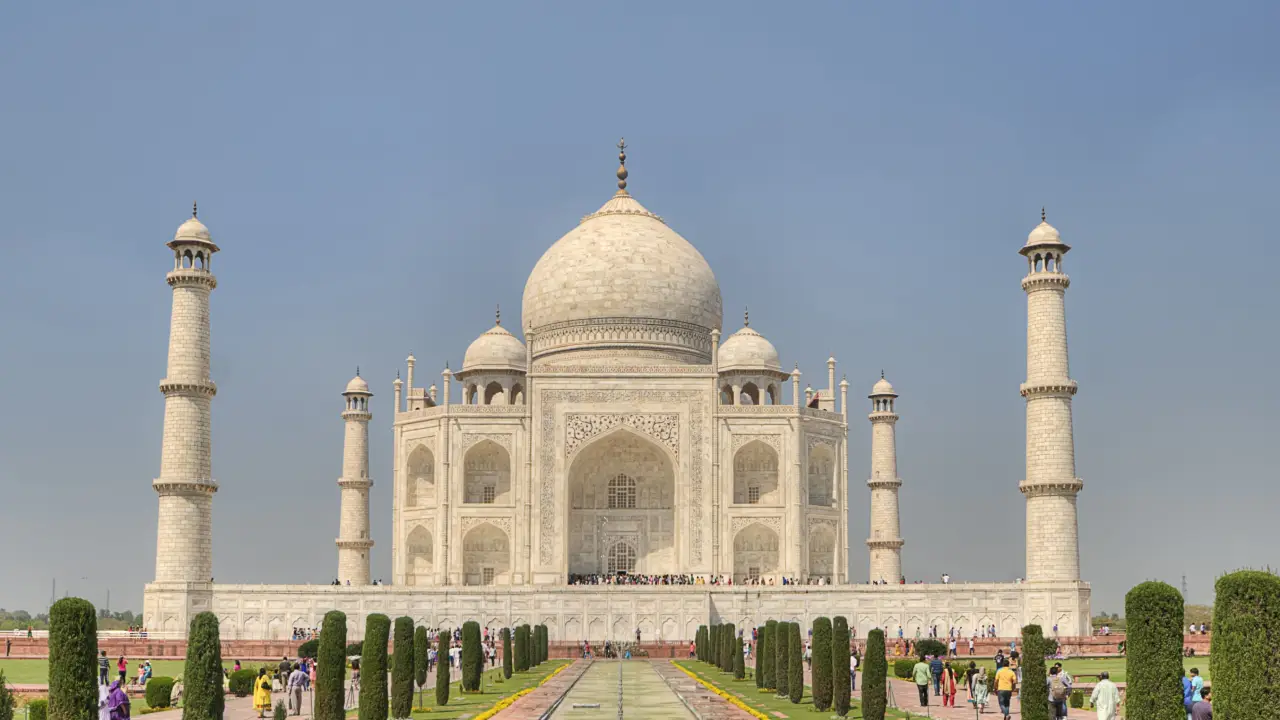 Taj Mahal : తాజ్ మహల్ లోని ఆ 22 గదులు తెరవాలని పిల్.. పిటిషనర్కు షాకిచ్చిన కోర్టు Taj Mahal : తాజ్ మహల్ లోని ఆ 22 గదులు తెరవాలని పిల్.. పిటిషనర్కు షాకిచ్చిన కోర్టు