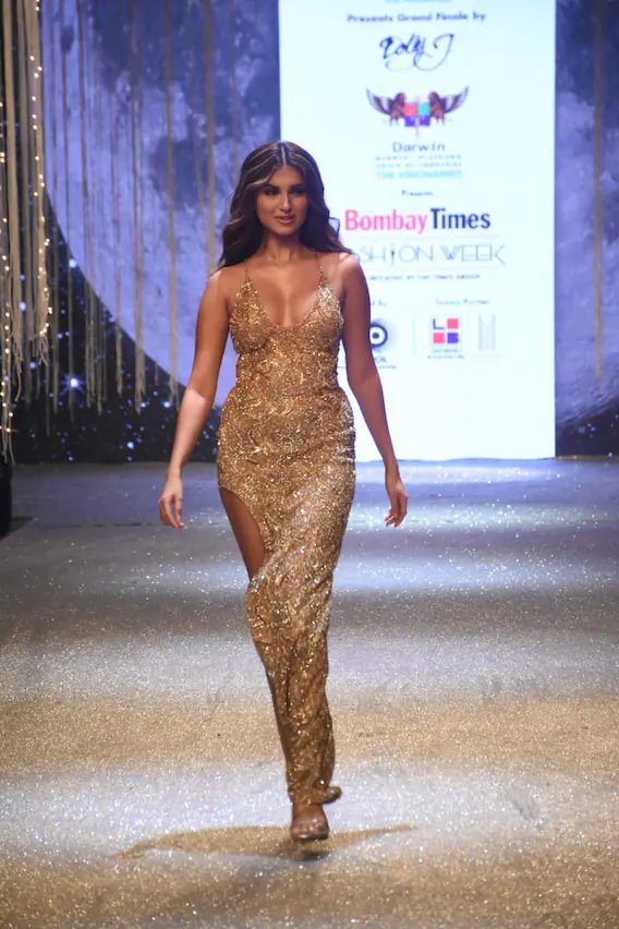 Tara Sutaria4