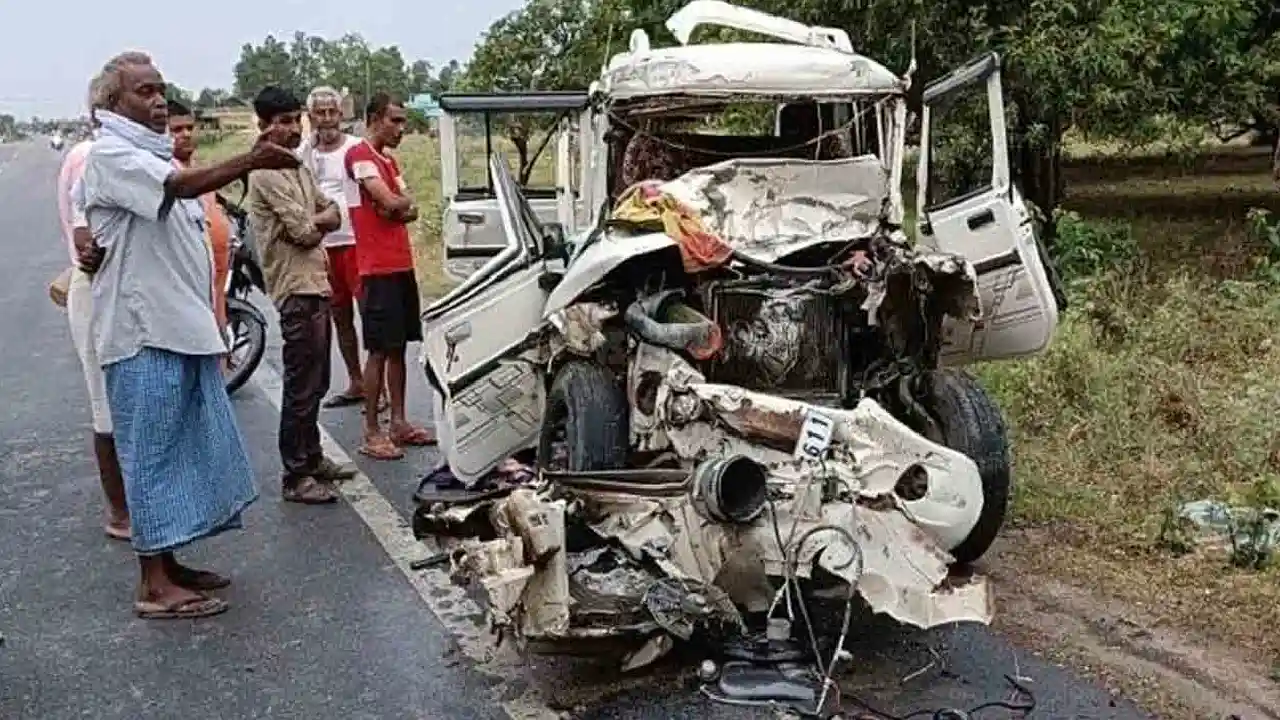 Uttar Pradesh : ఉత్తరప్రదేశ్లో ఘోర రోడ్డు ప్రమాదం-8 మంది మృతి Uttar Pradesh : ఉత్తరప్రదేశ్లో ఘోర రోడ్డు ప్రమాదం-8 మంది మృతి
