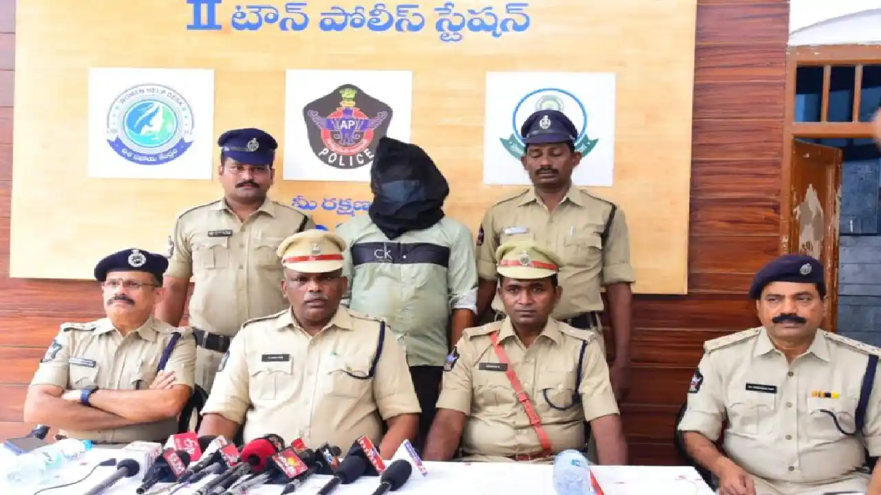Cheddi Gang : చెడ్డీగ్యాంగ్లో కీలక నిందితుడు అరెస్ట్ Cheddi Gang : చెడ్డీగ్యాంగ్లో కీలక నిందితుడు అరెస్ట్