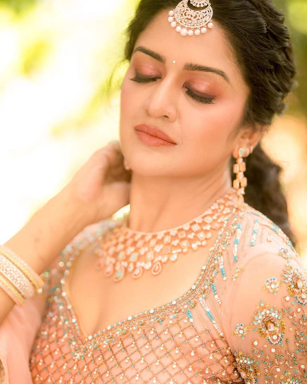 Vimala Raman Photos In White Dress Mesmerizes012