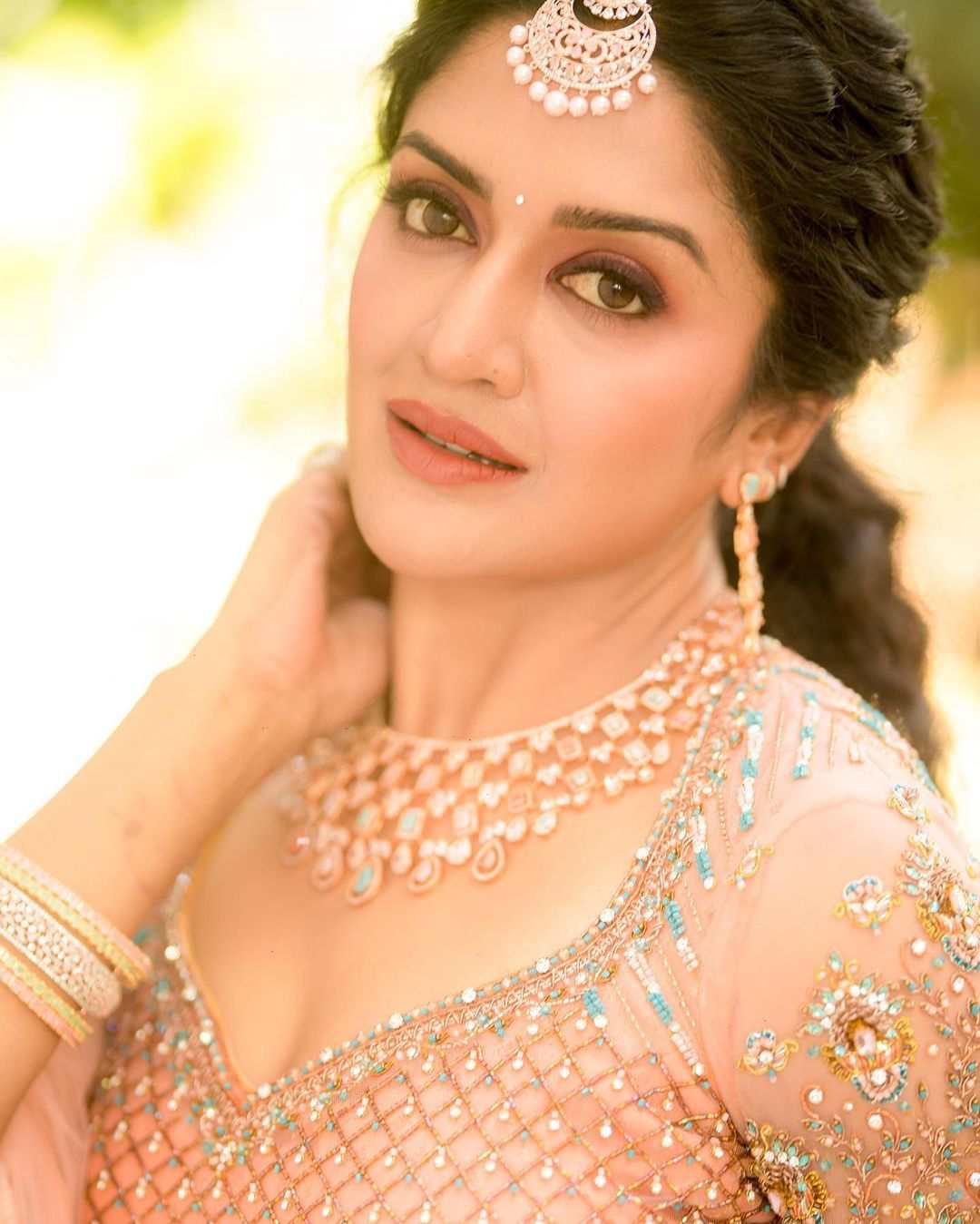Vimala Raman Photos In White Dress Mesmerizes013