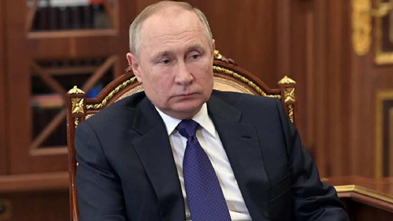Vladimir Putin: పుతిన్కు బ్లడ్ క్యాన్సర్.. వెల్లడించిన ఓలిగర్ Vladimir Putin: పుతిన్కు బ్లడ్ క్యాన్సర్.. వెల్లడించిన ఓలిగర్