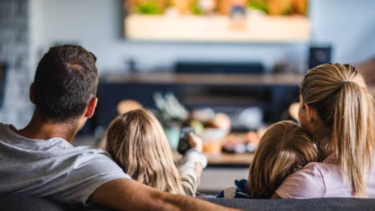 Watching Tv For Long Hours Can Increase Risk Of Heart Disease, New Study Reveals