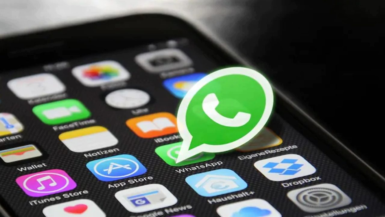 WhatsApp New Feature : వాట్సాప్లో ఇంట్రెస్టింగ్ ఫీచర్.. ఇక అందరూ వాడుకోవచ్చు..! WhatsApp New Feature : వాట్సాప్లో ఇంట్రెస్టింగ్ ఫీచర్.. ఇక అందరూ వాడుకోవచ్చు..!