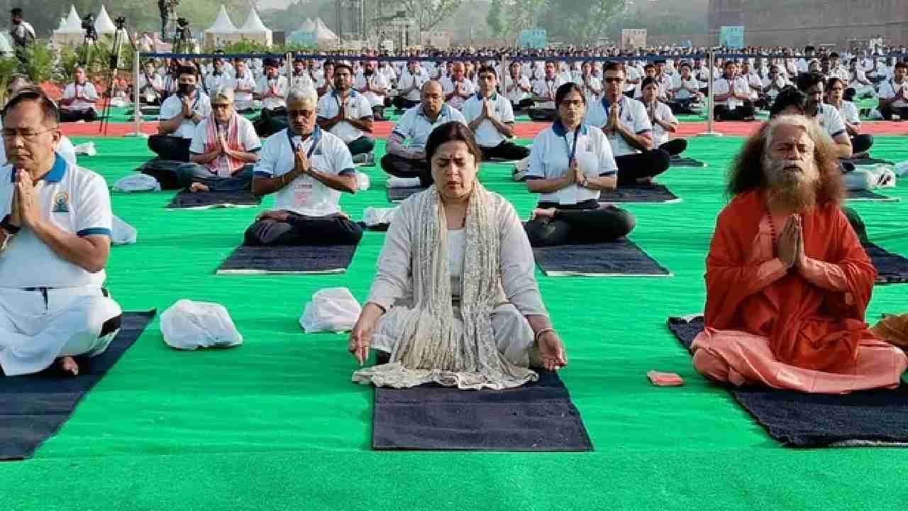International Yoga Day: దేశంలోని 75ప్రదేశాల్లో యోగా చేయనున్న 75మంది మంత్రులు International Yoga Day: దేశంలోని 75ప్రదేశాల్లో యోగా చేయనున్న 75మంది మంత్రులు