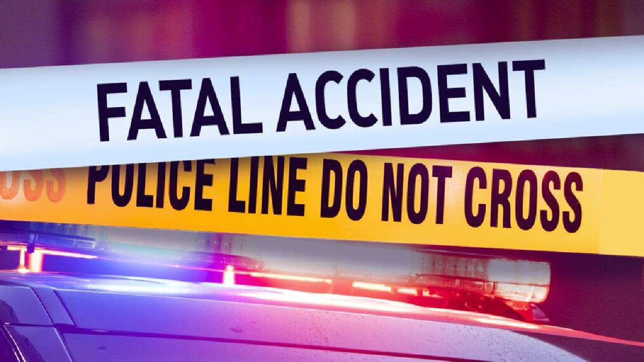 Bus Accident: నల్లగొండ జిల్లాలో ప్రైవేటు ట్రావెల్స్ బస్సు బోల్తా: 20 మంది ప్రయాణికులకు గాయాలు Bus Accident: నల్లగొండ జిల్లాలో ప్రైవేటు ట్రావెల్స్ బస్సు బోల్తా: 20 మంది ప్రయాణికులకు గాయాలు