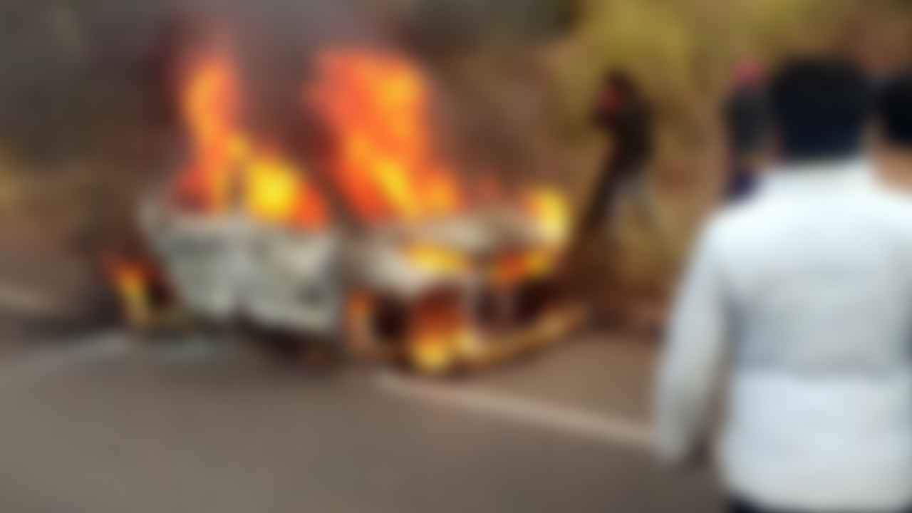 Prakasam Road Accident : ప్రకాశం జిల్లాలో ఘోర రోడ్డు ప్రమాదం.. ముగ్గురు సజీవ దహనం Prakasam Road Accident : ప్రకాశం జిల్లాలో ఘోర రోడ్డు ప్రమాదం.. ముగ్గురు సజీవ దహనం
