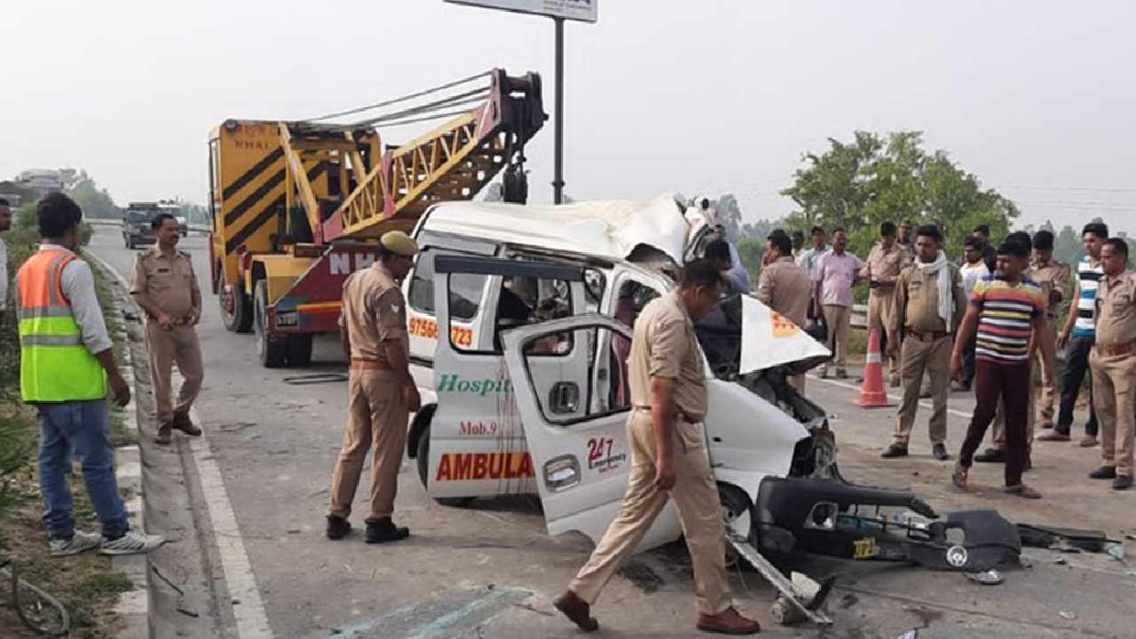 Uttar Pradesh : డీసీఎంను ఢీకొన్న అంబులెన్స్-ఏడుగురు మృతి Uttar Pradesh : డీసీఎంను ఢీకొన్న అంబులెన్స్-ఏడుగురు మృతి