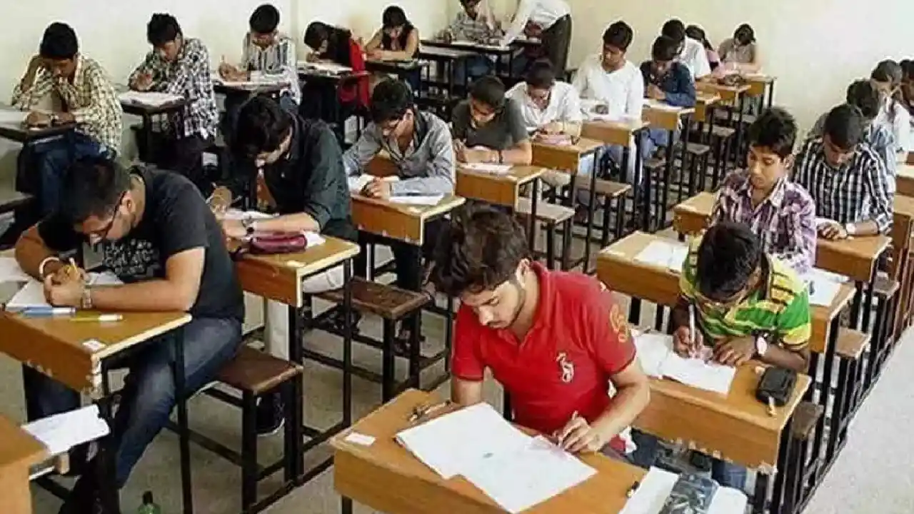 Intermediate Exams : ఏపీలో రేపటి నుంచి ఇంటర్ పరీక్షలు Intermediate Exams : ఏపీలో రేపటి నుంచి ఇంటర్ పరీక్షలు