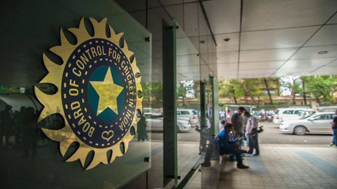 BCCI: కేఎల్ రాహుల్, పంత్, పాండ్యా, కార్తీక్ సౌతాఫ్రికాతో టీ20 సిరీస్కు డౌటే BCCI: కేఎల్ రాహుల్, పంత్, పాండ్యా, కార్తీక్ సౌతాఫ్రికాతో టీ20 సిరీస్కు డౌటే