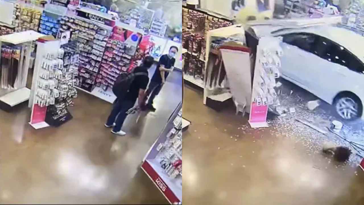 Viral Video : షాపులోకి దూసుకొచ్చిన కారు-వైరల్ వీడియో Viral Video : షాపులోకి దూసుకొచ్చిన కారు-వైరల్ వీడియో