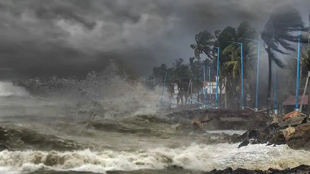 Cyclone Asani : ప్రాణ నష్టం జరగకుండా జాగ్రత్తలు తీసుకున్నాం-తానేటి వనిత Cyclone Asani : ప్రాణ నష్టం జరగకుండా జాగ్రత్తలు తీసుకున్నాం-తానేటి వనిత