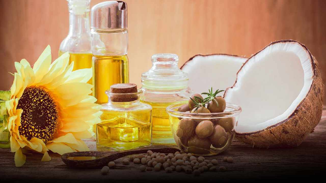 Edible Oil: దేశంలో సరిపడా నూనె నిల్వలున్నాయి: కేంద్రం Edible Oil: దేశంలో సరిపడా నూనె నిల్వలున్నాయి: కేంద్రం