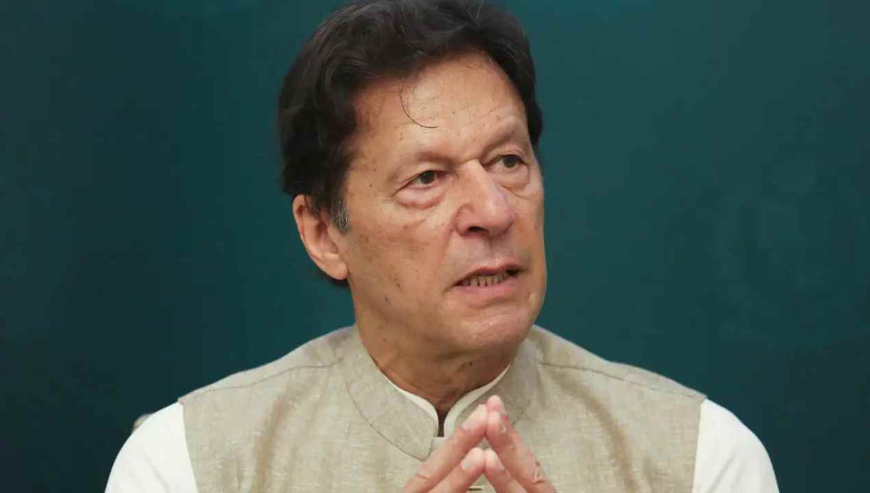 Imran Khan: పాక్ మాజీ ప్రధాని ఇమ్రాన్ ఖాన్పై కేసు నమోదు.. ఎక్కడంటే.. Imran Khan: పాక్ మాజీ ప్రధాని ఇమ్రాన్ ఖాన్పై కేసు నమోదు.. ఎక్కడంటే..