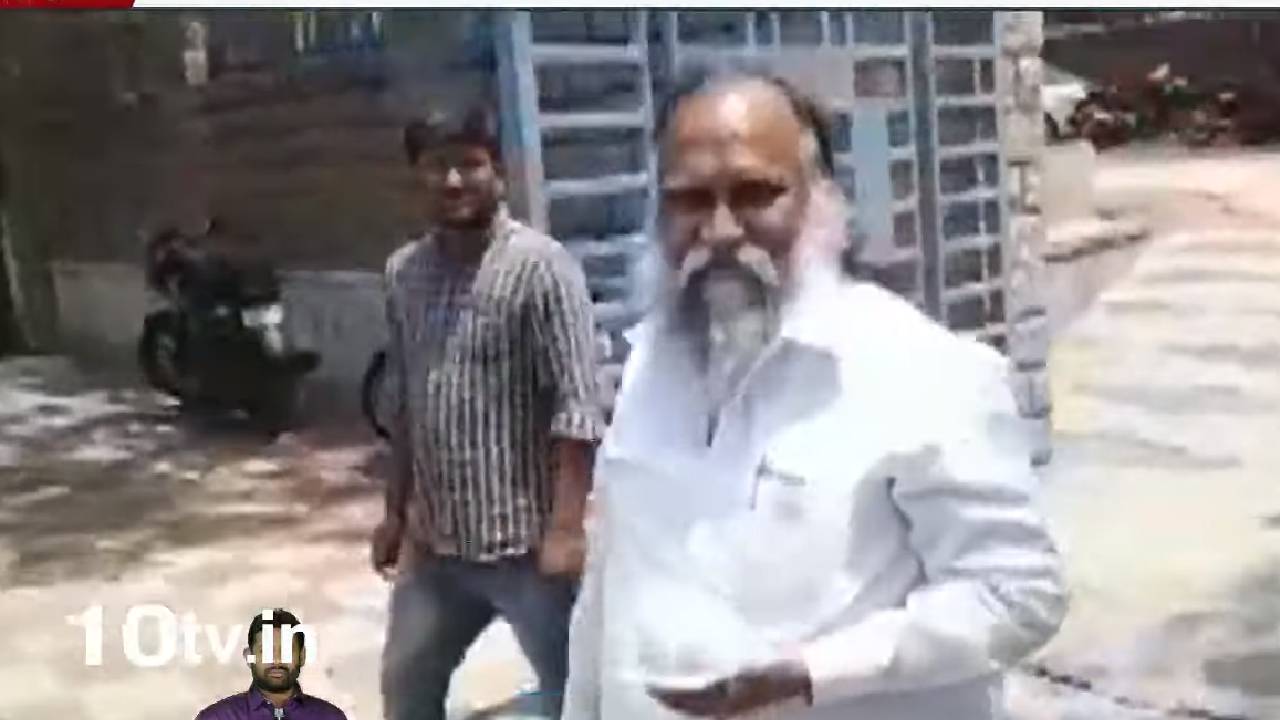 Jaggareddy: అడ్డుకున్నా సరే రాహుల్ గాంధీని ఓయూకి తీసుకెళ్లి తీరుతాం: టీపీసీసీ వర్కింగ్ ప్రెసిడెంట్ జగ్గారెడ్డి Jaggareddy: అడ్డుకున్నా సరే రాహుల్ గాంధీని ఓయూకి తీసుకెళ్లి తీరుతాం: టీపీసీసీ వర్కింగ్ ప్రెసిడెంట్ జగ్గారెడ్డి
