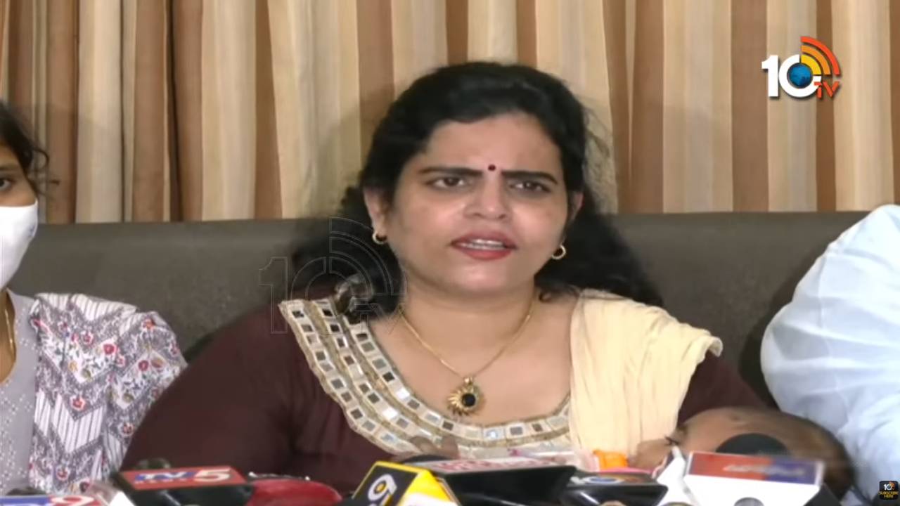 Karate Kalyani: నిరాధారమైన ఆరోపణలు చేసిన వారిపై లీగల్ యాక్షన్: కరాటే కళ్యాణి Karate Kalyani: నిరాధారమైన ఆరోపణలు చేసిన వారిపై లీగల్ యాక్షన్: కరాటే కళ్యాణి