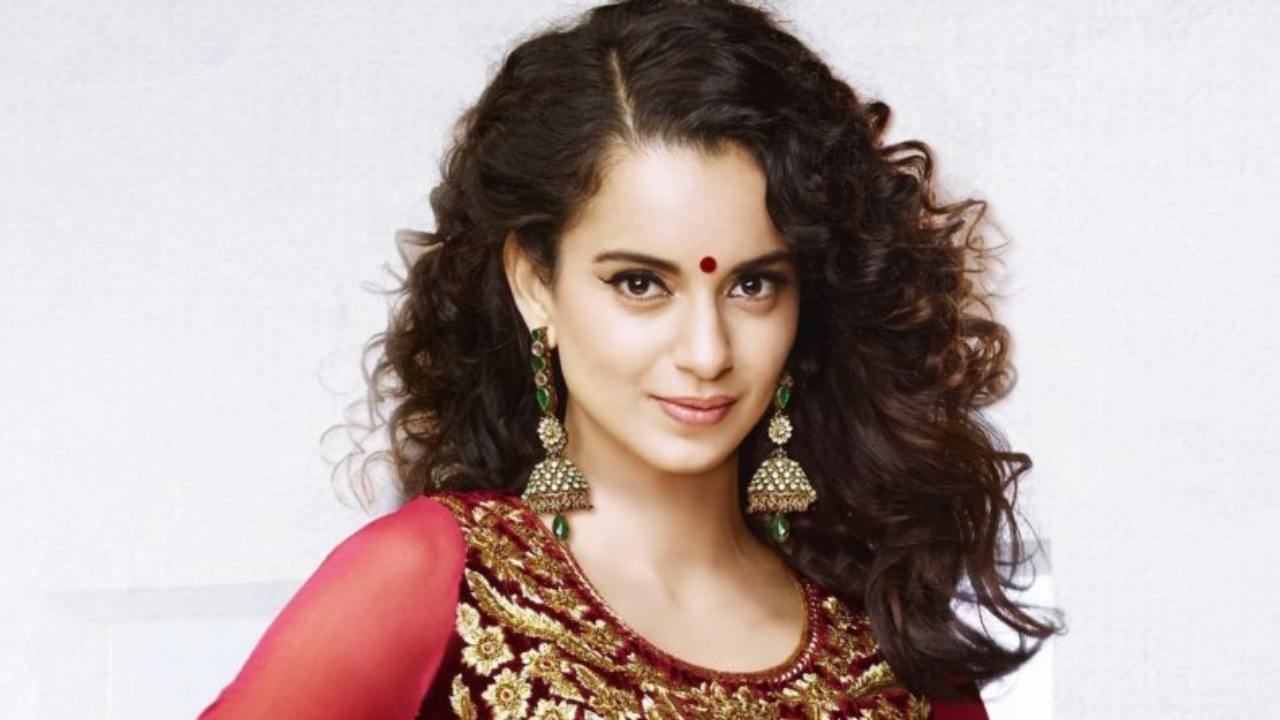 Kangana Ranaut : ఆ స్టార్ కిడ్స్ ఉడకబెట్టిన కోడిగుడ్లలా ఉంటారు.. మరోసారి బాలీవుడ్ పై కంగనా విమర్శలు.. Kangana Ranaut : ఆ స్టార్ కిడ్స్ ఉడకబెట్టిన కోడిగుడ్లలా ఉంటారు.. మరోసారి బాలీవుడ్ పై కంగనా విమర్శలు..