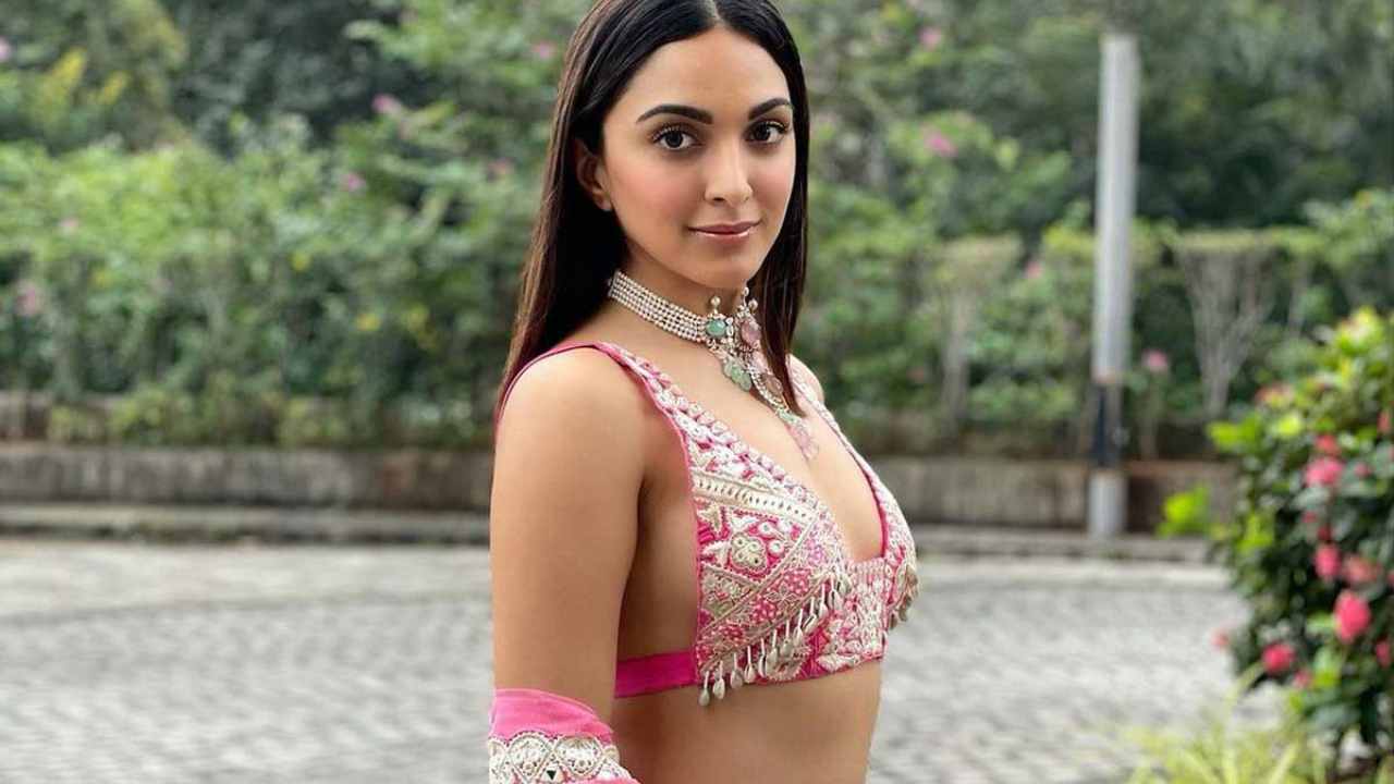 Kiara Advani : ఎక్కువమంది హిందీ మాట్లాడతారు.. సినిమాలని రీమేక్ చేయడం తప్పేం కాదు.. Kiara Advani : ఎక్కువమంది హిందీ మాట్లాడతారు.. సినిమాలని రీమేక్ చేయడం తప్పేం కాదు..