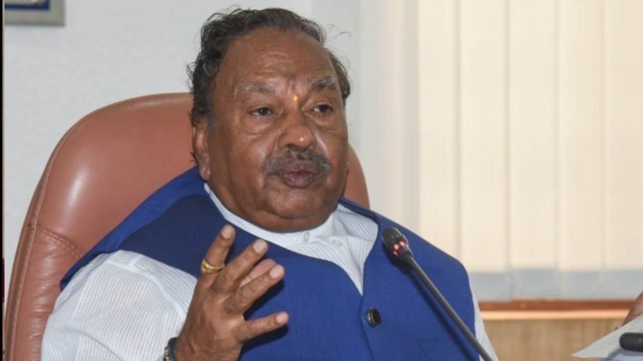 KS Eshwarappa: నో డౌట్.. ఆర్ఎస్ఎస్ జెండా జాతీయ జెండా అవుతుంది: కేఎస్ ఈశ్వరప్ప KS Eshwarappa: నో డౌట్.. ఆర్ఎస్ఎస్ జెండా జాతీయ జెండా అవుతుంది: కేఎస్ ఈశ్వరప్ప