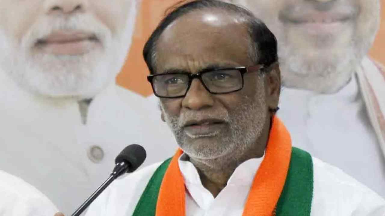BJP leader Laxman: ప్రధాని ముందు ముఖం చెల్లకనే కేసీఆర్ రాష్ట్రం విడిచిపోతున్నడు BJP leader Laxman: ప్రధాని ముందు ముఖం చెల్లకనే కేసీఆర్ రాష్ట్రం విడిచిపోతున్నడు