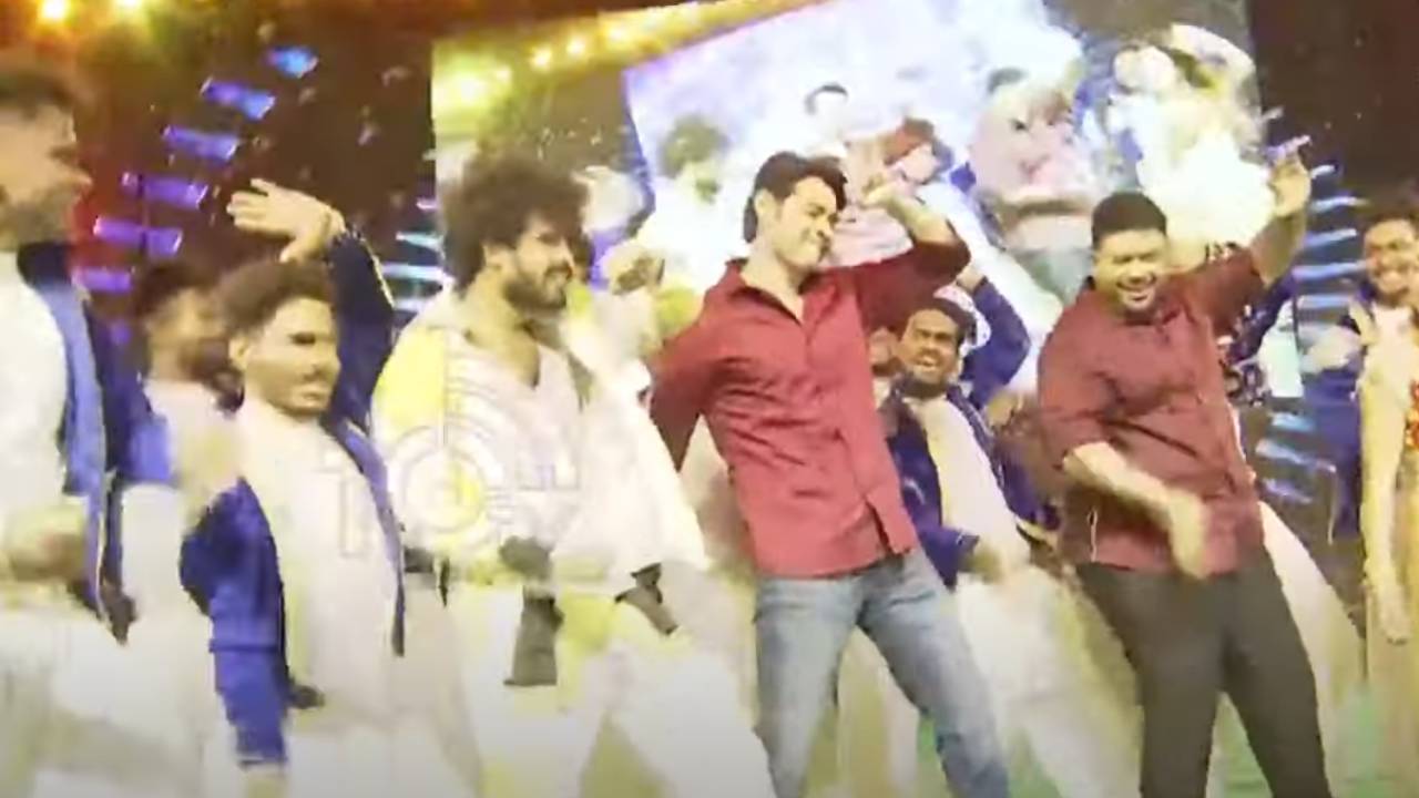 Mahesh Babu : స్టేజి మీద మ మ మహేష్ మాస్ డ్యాన్స్.. కెరీర్ లోనే ఫస్ట్ టైం అభిమానుల కోసం.. Mahesh Babu : స్టేజి మీద మ మ మహేష్ మాస్ డ్యాన్స్.. కెరీర్ లోనే ఫస్ట్ టైం అభిమానుల కోసం..
