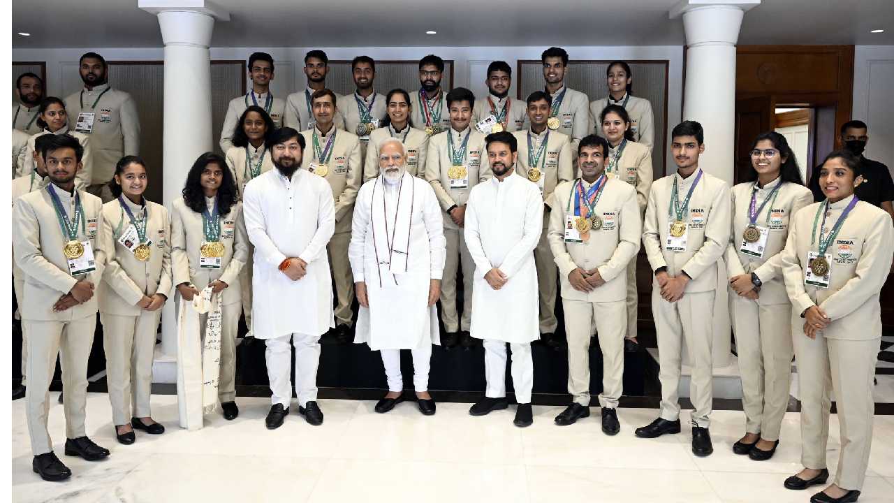 Lakshya Sen met Modi: ప్రధాని మోదీ అడిగిన ఆ ‘చిన్ని కోరిక’ తీర్చిన భారత స్టార్ షట్లర్ Lakshya Sen met Modi: ప్రధాని మోదీ అడిగిన ఆ ‘చిన్ని కోరిక’ తీర్చిన భారత స్టార్ షట్లర్