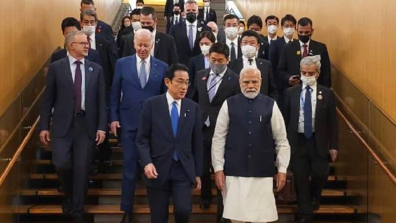 PM Modi in Japan: ప్రపంచానికి దిక్సూచిగా భారత్: క్వాడ్ లీడర్ల ముందు వరుసలో ప్రధాని మోదీ PM Modi in Japan: ప్రపంచానికి దిక్సూచిగా భారత్: క్వాడ్ లీడర్ల ముందు వరుసలో ప్రధాని మోదీ