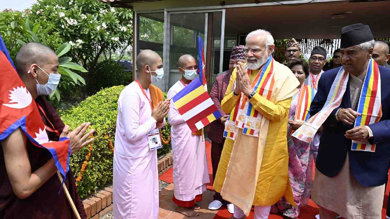 PM Modi in Nepal: సరిహద్దు వివాదం అనంతరం మొదటిసారి నేపాల్లో పర్యటించిన ప్రధాని మోదీ PM Modi in Nepal: సరిహద్దు వివాదం అనంతరం మొదటిసారి నేపాల్లో పర్యటించిన ప్రధాని మోదీ