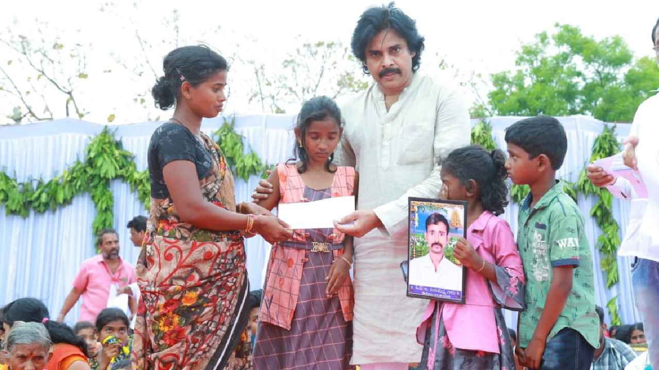 Pawan Kalyan Slams Government : వైసీపీ మళ్లీ వస్తే అంధకారమే-పవన్ కళ్యాణ్ Pawan Kalyan Slams Government : వైసీపీ మళ్లీ వస్తే అంధకారమే-పవన్ కళ్యాణ్