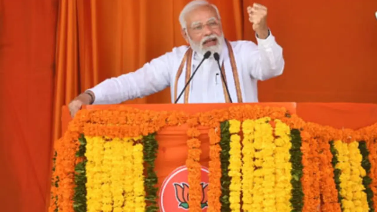 PM Narendra Modi : కుటుంబ పాలన అంటూ సీఎం కేసీఆర్ పై ప్రధాని మోడీ ఘాటు విమర్శలు.. PM Narendra Modi : కుటుంబ పాలన అంటూ సీఎం కేసీఆర్ పై ప్రధాని మోడీ ఘాటు విమర్శలు..