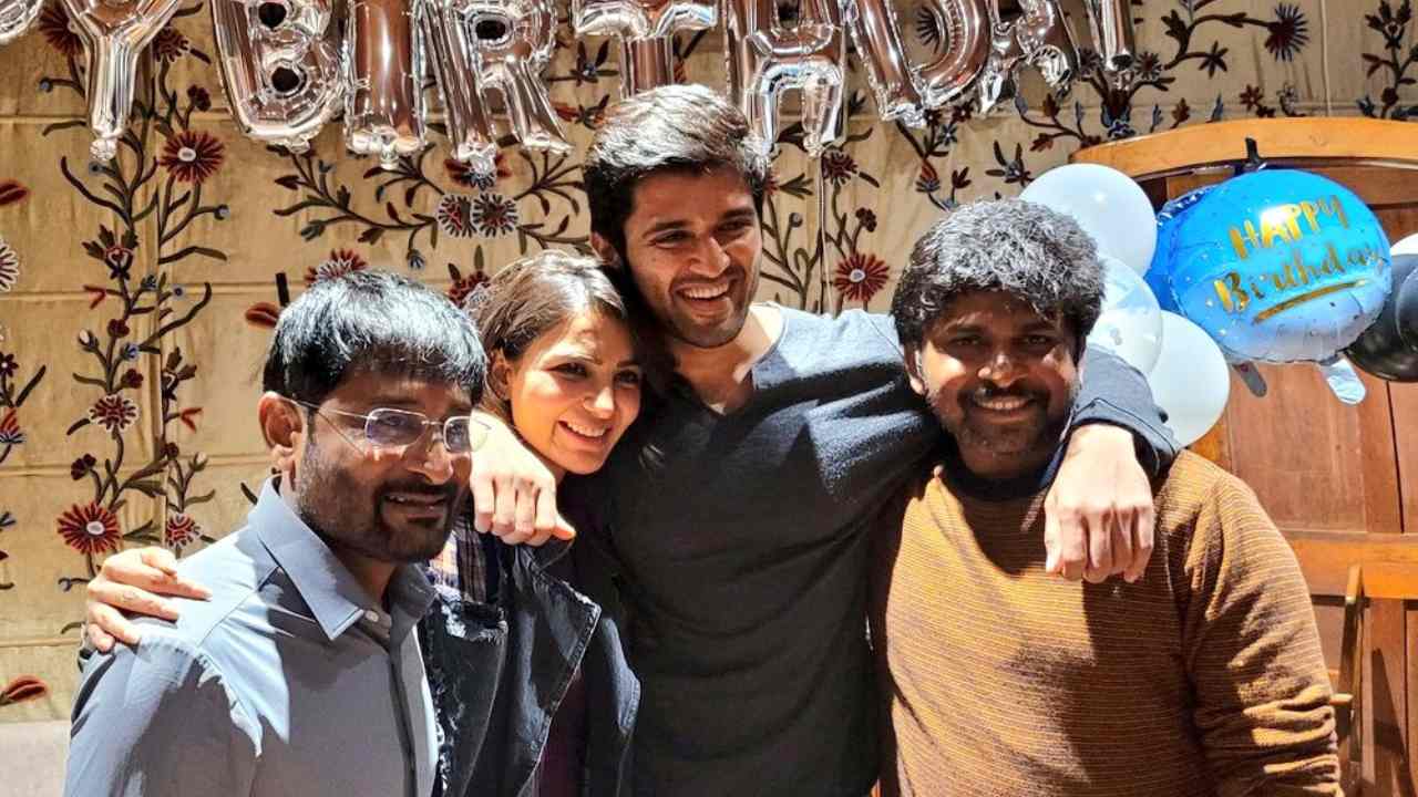 Samantha : మొన్న సమంత కోసం విజయ్.. ఇవాళ విజయ్ కోసం సమంత.. స్పెషల్ సెలబ్రేషన్స్.. Samantha : మొన్న సమంత కోసం విజయ్.. ఇవాళ విజయ్ కోసం సమంత.. స్పెషల్ సెలబ్రేషన్స్..