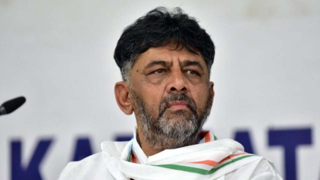 dk shivkumar: డీకే శివ కుమార్కు మనీలాండరింగ్ కేసులో సమన్లు dk shivkumar: డీకే శివ కుమార్కు మనీలాండరింగ్ కేసులో సమన్లు
